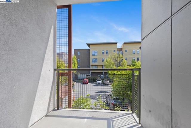 1121 40th Street, Emeryville CA: https://media.crmls.org/mediaz/75f20579-ed38-4871-b15d-16f45a43aa14.jpg