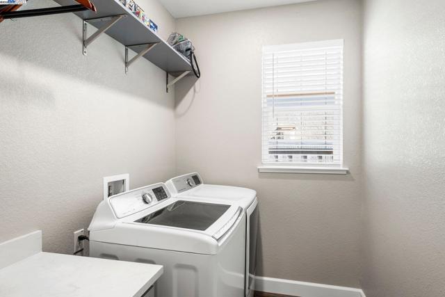 Image 21 of 26 For 5244 Comfrey St