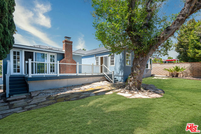 5572 Bradna Drive, Los Angeles CA: https://media.crmls.org/mediaz/75f2955d-cba6-4856-9c42-582bd3d4af94.jpg