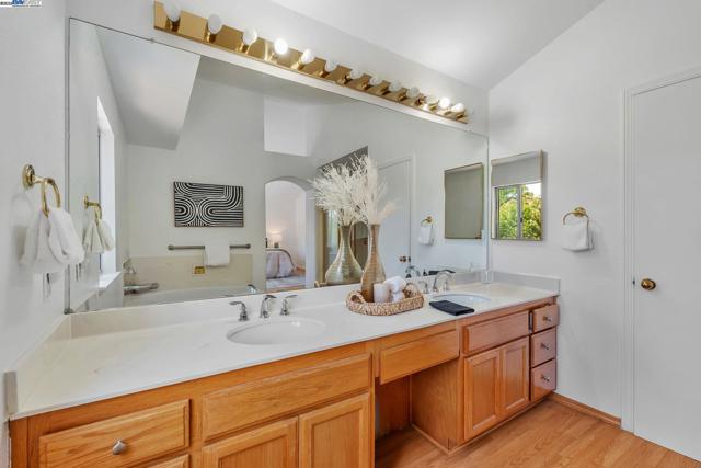 840 Menay Dr, Tracy CA: https://media.crmls.org/mediaz/75f2c1e6-b5ca-445c-b713-a9e31c43412b.jpg