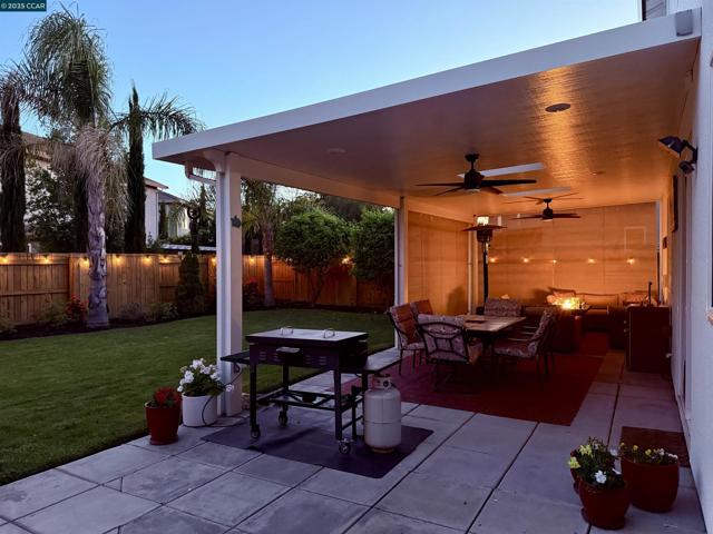 369 Myrtle Ln, Oakley CA: https://media.crmls.org/mediaz/75f2f9c1-e06c-4832-a1ef-b7f646c32056.jpg
