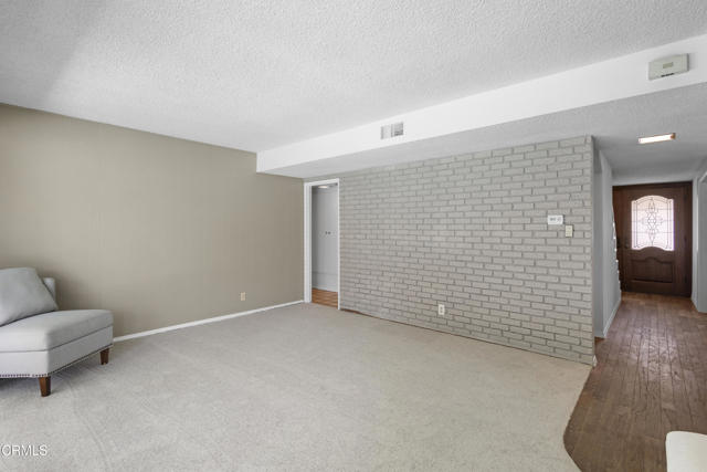 6421 Almar Street, Simi Valley CA: https://media.crmls.org/mediaz/75f32f92-7e50-410d-977b-e24a0b20154a.jpg