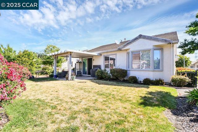 290 Black Amber Way, Brentwood CA: https://media.crmls.org/mediaz/75f34ac0-7feb-4118-ad44-94a8f4a22198.jpg
