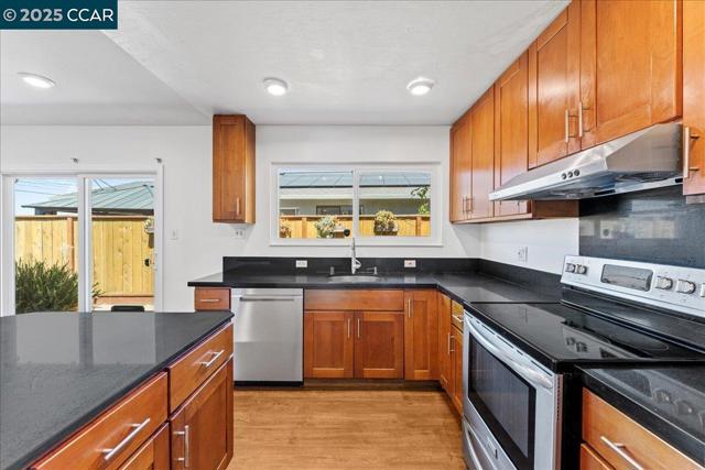 1566 Mann Dr, Pinole CA: https://media.crmls.org/mediaz/75f4094b-6302-49ce-8dd5-b8796ab6252a.jpg