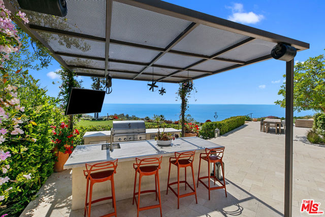 27450 Calicut Road, Malibu CA: https://media.crmls.org/mediaz/75f41497-a130-4c57-b944-efcc267dd481.jpg