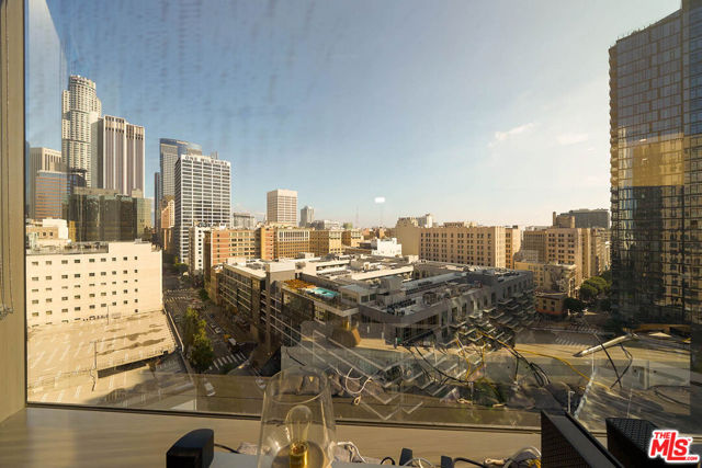 801 S Grand Avenue, Los Angeles CA: https://media.crmls.org/mediaz/75f41734-36e7-4678-a68b-9e5de613d1f4.jpg