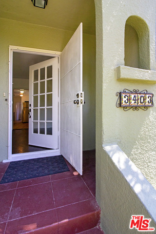 3403 Glenhurst Avenue, Los Angeles CA: https://media.crmls.org/mediaz/75f443f1-cd27-4413-826c-596c16be48b8.jpg