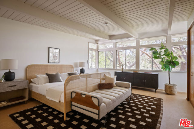 7349 Pacific View Drive, Los Angeles CA: https://media.crmls.org/mediaz/75f45082-ec06-448d-940c-b780a3b623e7.jpg