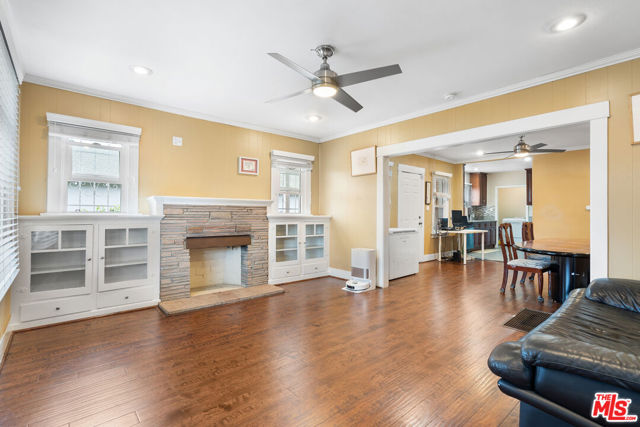 3941 2nd Avenue, Los Angeles CA: https://media.crmls.org/mediaz/75f4e41d-fce9-484d-a448-b167353f3a0f.jpg