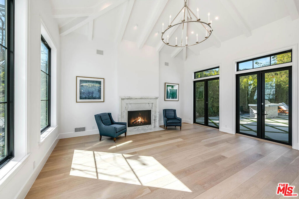https://media.crmls.org/mediaz/75f5447e-8009-4c96-827b-9446d1078737.jpg?preset=X-Large