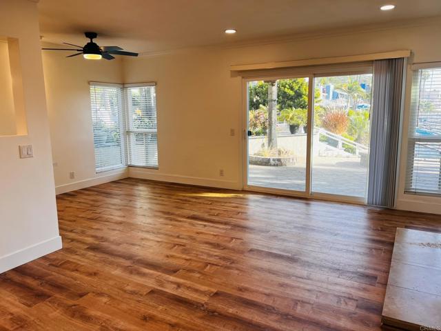 4587 Cove Drive, Carlsbad CA: https://media.crmls.org/mediaz/75f5752c-a4d8-48cc-be67-c4dadd662f34.jpg