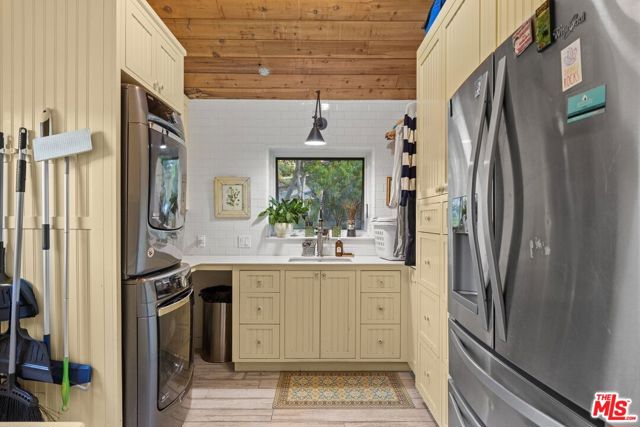 2373 Tuna Canyon Road, Topanga CA: https://media.crmls.org/mediaz/75f67f67-9743-423e-ad24-79cd6a4f0487.jpg