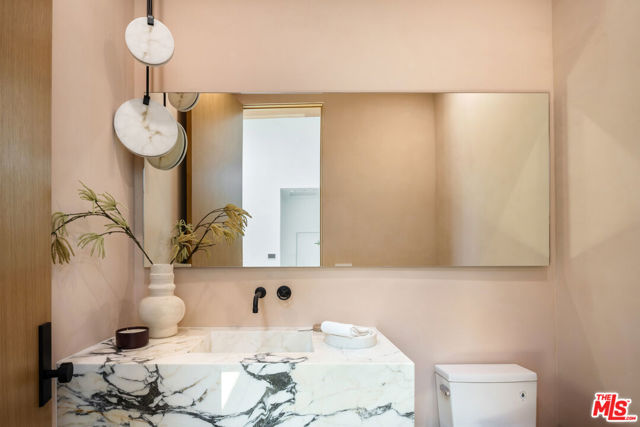 9715 Arby Drive, Beverly Hills CA: https://media.crmls.org/mediaz/75f690a8-3029-4649-9213-b2728bd37f9f.jpg