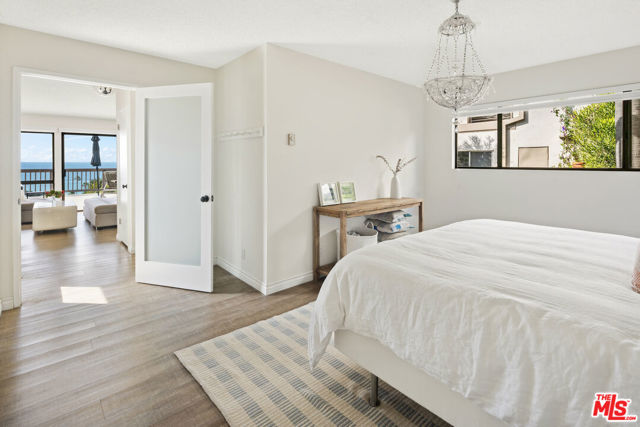 11813 Ellice Street, Malibu CA: https://media.crmls.org/mediaz/75f762aa-4d95-4a8d-82fb-00355740c56a.jpg
