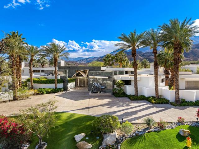 79235 Tom Fazio N Lane, La Quinta CA: https://media.crmls.org/mediaz/75f77b52-2855-4bec-8367-c36cb16b49a2.jpg