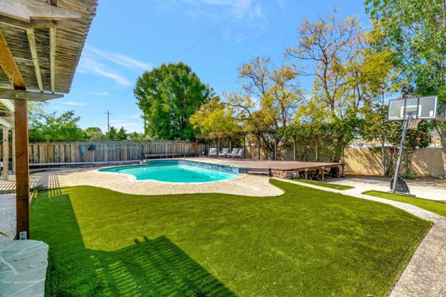 184 Park Sharon Drive, San Jose CA: https://media.crmls.org/mediaz/75f793a1-e56e-4a0c-84be-fa5bb00b87ab.jpg