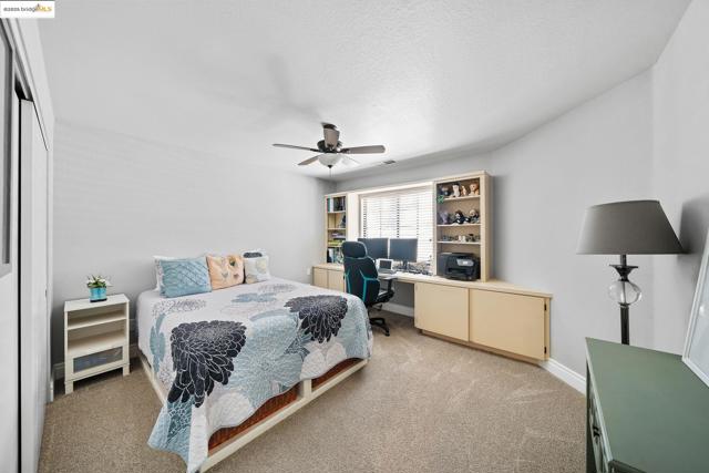 2256 Camborne Dr, Modesto CA: https://media.crmls.org/mediaz/75f7ae41-9148-4fba-af74-00306abf2783.jpg
