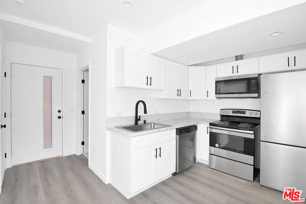 1610 S Beverly Glen Boulevard #10