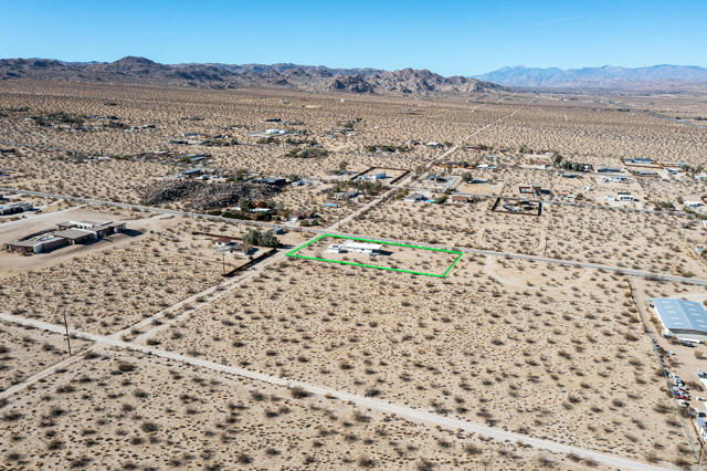66050 Cottonwood Drive, Joshua Tree CA: https://media.crmls.org/mediaz/75f7c3d3-62ac-4440-aafc-d3c73c24f07e.jpg