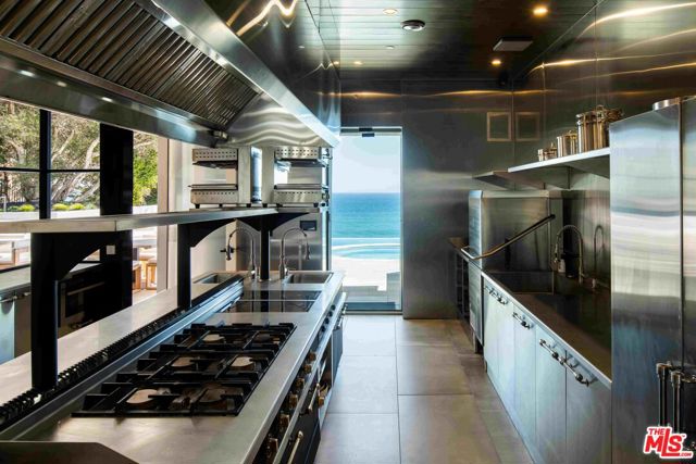 11824 Ellice Street, Malibu CA: https://media.crmls.org/mediaz/75f827fd-0d34-44ed-b741-8ddb60bf6b06.jpg