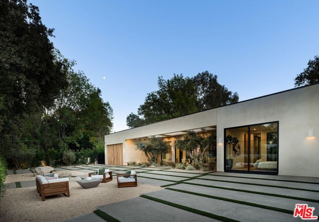 23340 Collins Street, Woodland Hills CA: https://media.crmls.org/mediaz/75f83e70-0037-4214-a33f-301ba21bee56.jpg