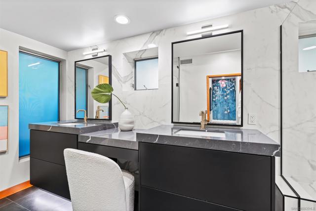 5259 Pacifica Dr, San Diego CA: https://media.crmls.org/mediaz/75f86643-4f8e-4cf0-bc9d-bdc820f60ec5.jpg