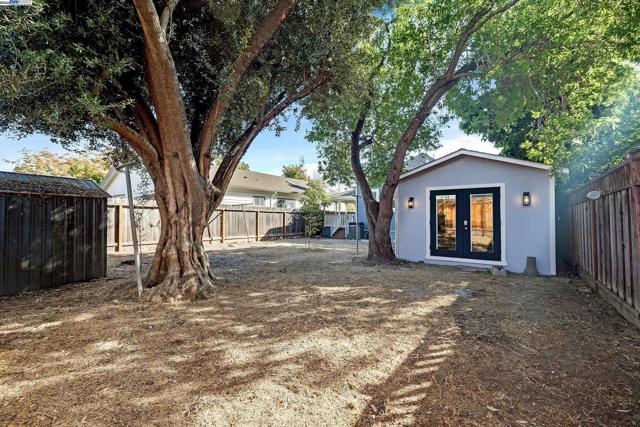 624 N 17Th St, San Jose CA: https://media.crmls.org/mediaz/75f8cd6d-8ce2-4e4f-8edf-5ac82e470f4d.jpg