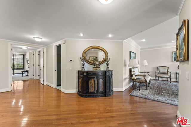 4752 Park Encino Lane, Encino CA: https://media.crmls.org/mediaz/75f96c3f-51d6-4b8b-8069-ffd80a5d80b0.jpg