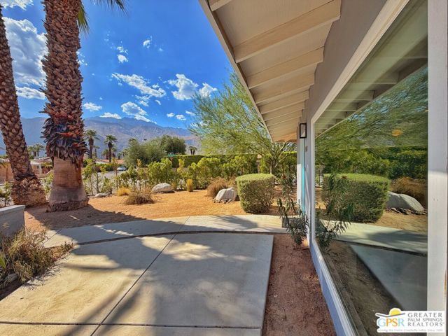 1420 E San Jacinto Way, Palm Springs, CA 92262