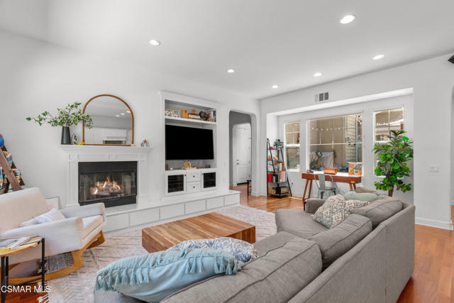 1729 Bluesage Court, Simi Valley CA: https://media.crmls.org/mediaz/75fb16fc-3695-4581-b6db-f19edae2e769.jpg