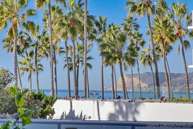 1820 Avenida Del Mundo, Coronado CA: https://media.crmls.org/mediaz/75fb20ea-d836-4de2-ac23-f5af74a9d628.jpg