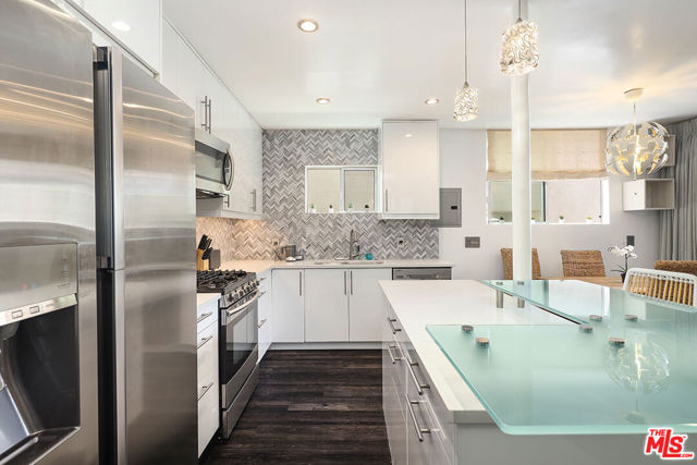 472 Rosecrans Avenue, Manhattan Beach, California 90266, 0 ,Residential Income,For Sale,Rosecrans,0,26830069