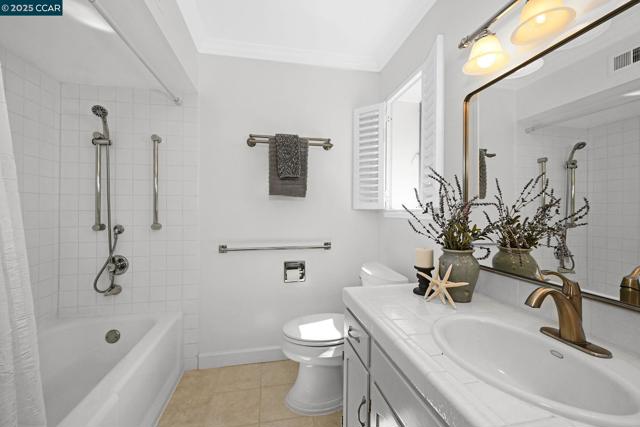1549 Oakmont Dr, Walnut Creek CA: https://media.crmls.org/mediaz/75fba33a-1874-46e0-a8f4-da96935d5a8e.jpg
