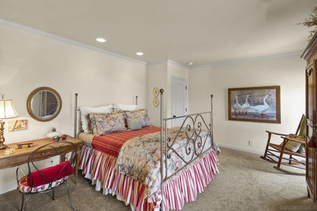 7207 Fairway Rd, La Jolla CA: https://media.crmls.org/mediaz/75fbfe20-b43d-414e-999d-6261cdc6bebb.jpg