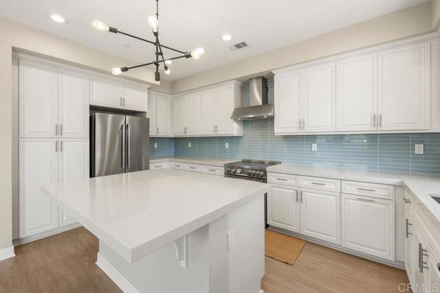 Detail Gallery Image 12 of 39 For 1105 Hibiscus Way, Oceanside,  CA 92054 - 3 Beds | 2/1 Baths