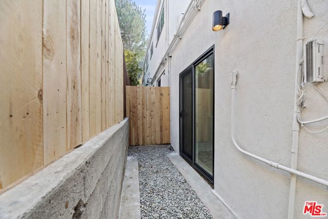 2214 1/2 Echo Park Avenue, Los Angeles CA: https://media.crmls.org/mediaz/75fc5bc3-2bf8-4786-9a67-649b2ebb5ee2.jpg