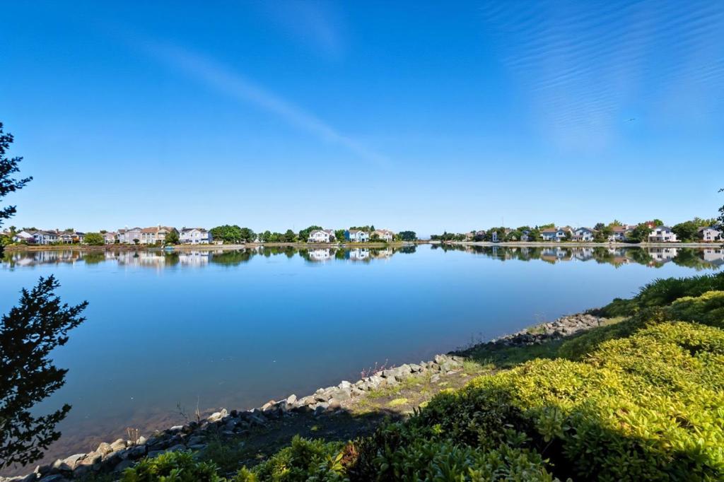 401 Baltic Circle #403