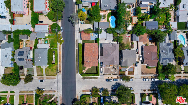 588 N Gower Street, Los Angeles CA: https://media.crmls.org/mediaz/75fca3d2-2461-43d6-a6cd-a1ccf652ebbf.jpg