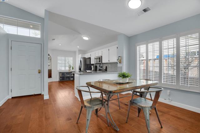 631 Splitrail Ct, Livermore CA: https://media.crmls.org/mediaz/75fcb896-a04b-4653-8338-7a5d9f84ce9f.jpg