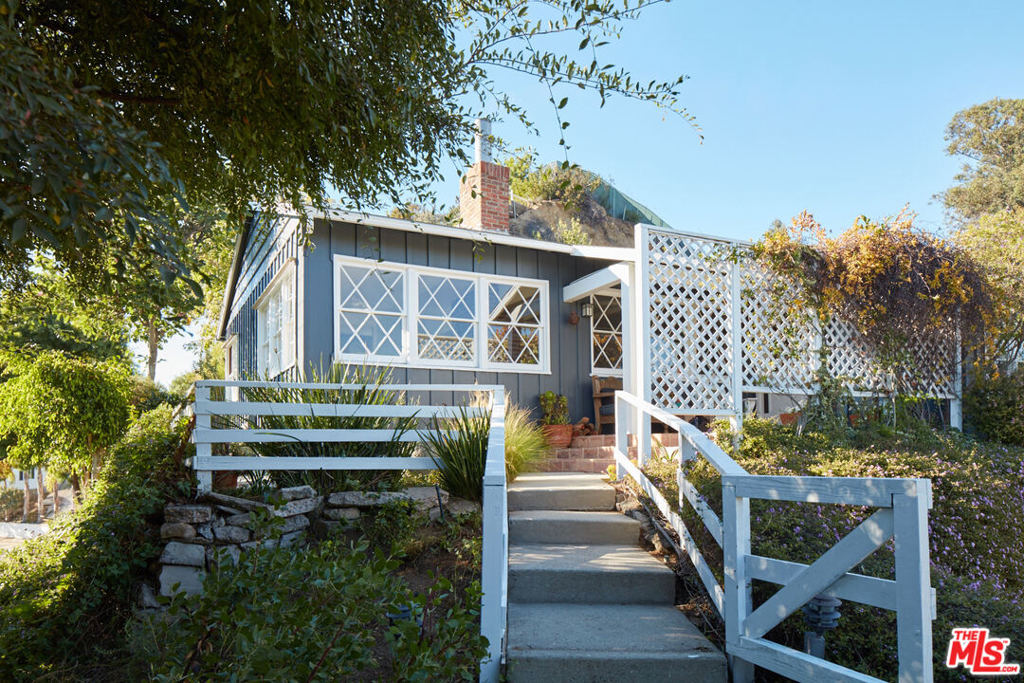8855 APPIAN Way, Los Angeles, CA 90046