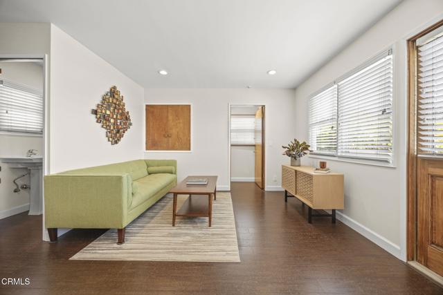 109 Shamrock Drive, Ventura CA: https://media.crmls.org/mediaz/75fd2d2a-0cf1-49ec-b5c7-ae84f23ccff2.jpg