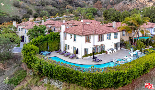 2752 Stone View Court, Los Angeles CA: https://media.crmls.org/mediaz/75fd9628-e56e-421b-b63e-aeccea35ad6f.jpg