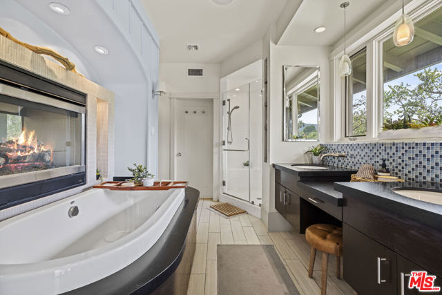 4650 Canoga Avenue, Woodland Hills CA: https://media.crmls.org/mediaz/75fda95f-b76b-47bc-949e-8dc53ff1ed35.jpg