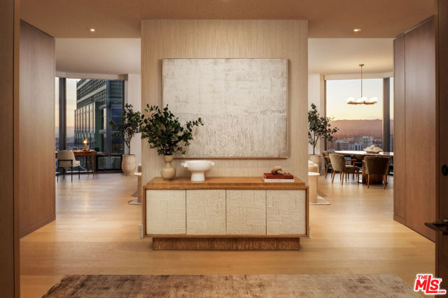 211 W Elm Court, Los Angeles CA: https://media.crmls.org/mediaz/75fdb843-fa73-49e0-9b6f-5e98d32e937b.jpg