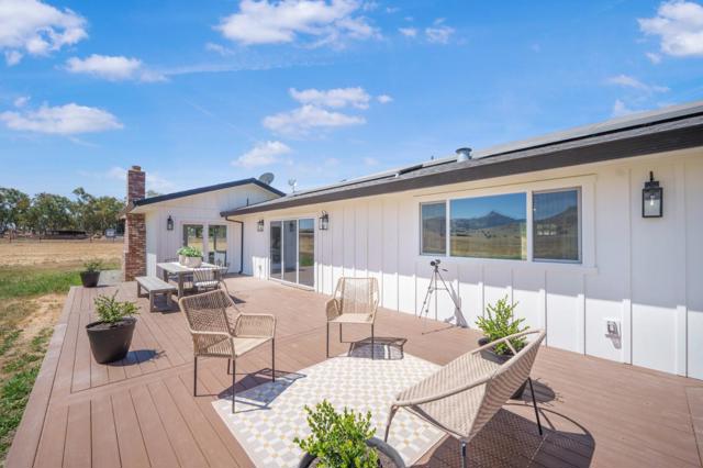 461 Morada Lane, Hollister CA: https://media.crmls.org/mediaz/75fe1664-2744-485c-a041-a5127280c454.jpg