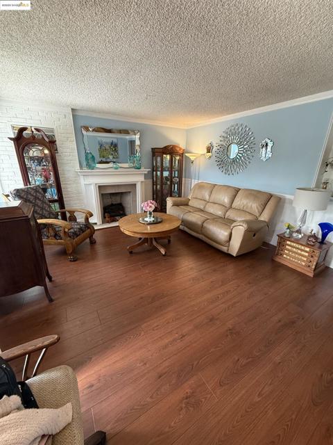 2821 Ponderosa Drive, Concord CA: https://media.crmls.org/mediaz/75fe8dac-f01a-4225-afc7-c4148a145c98.jpg
