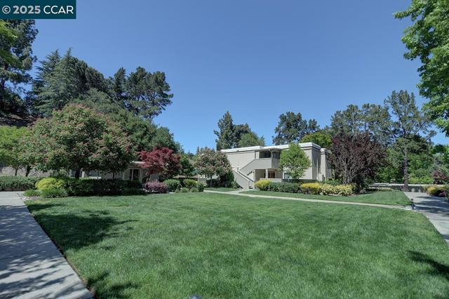 2017 Oakmont Way, Walnut Creek CA: https://media.crmls.org/mediaz/75ff736e-9ef6-4c9f-ab0b-e82ddaa52c5f.jpg
