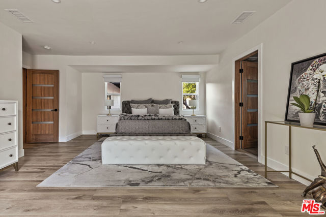 4430 Natoma Avenue, Woodland Hills CA: https://media.crmls.org/mediaz/76004d1f-782b-47b9-b022-e70ee373a160.jpg