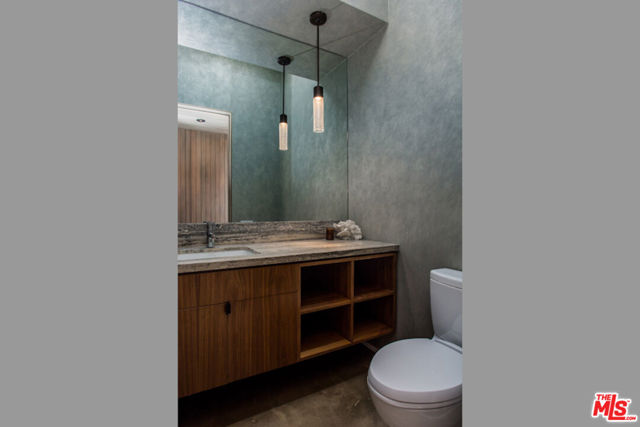 848 Milwood Avenue, Venice CA: https://media.crmls.org/mediaz/76008f53-69c2-4b03-b8c1-51bfffd69ea5.jpg