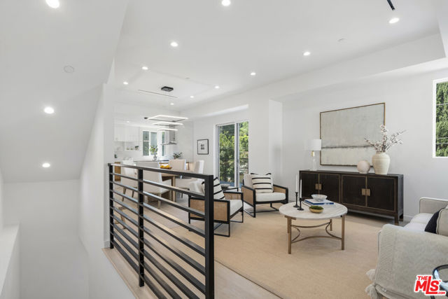 1046 Oban Drive, Los Angeles CA: https://media.crmls.org/mediaz/76009aec-9e17-4b62-bba1-7d32ebd24d4f.jpg